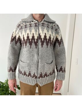 HAND MADE Cowichan Siwash Knit Sweater Coat Front Zip Buffalo Wool Geometric
